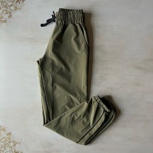 FIVE the label pipeline jogger- dusty olive